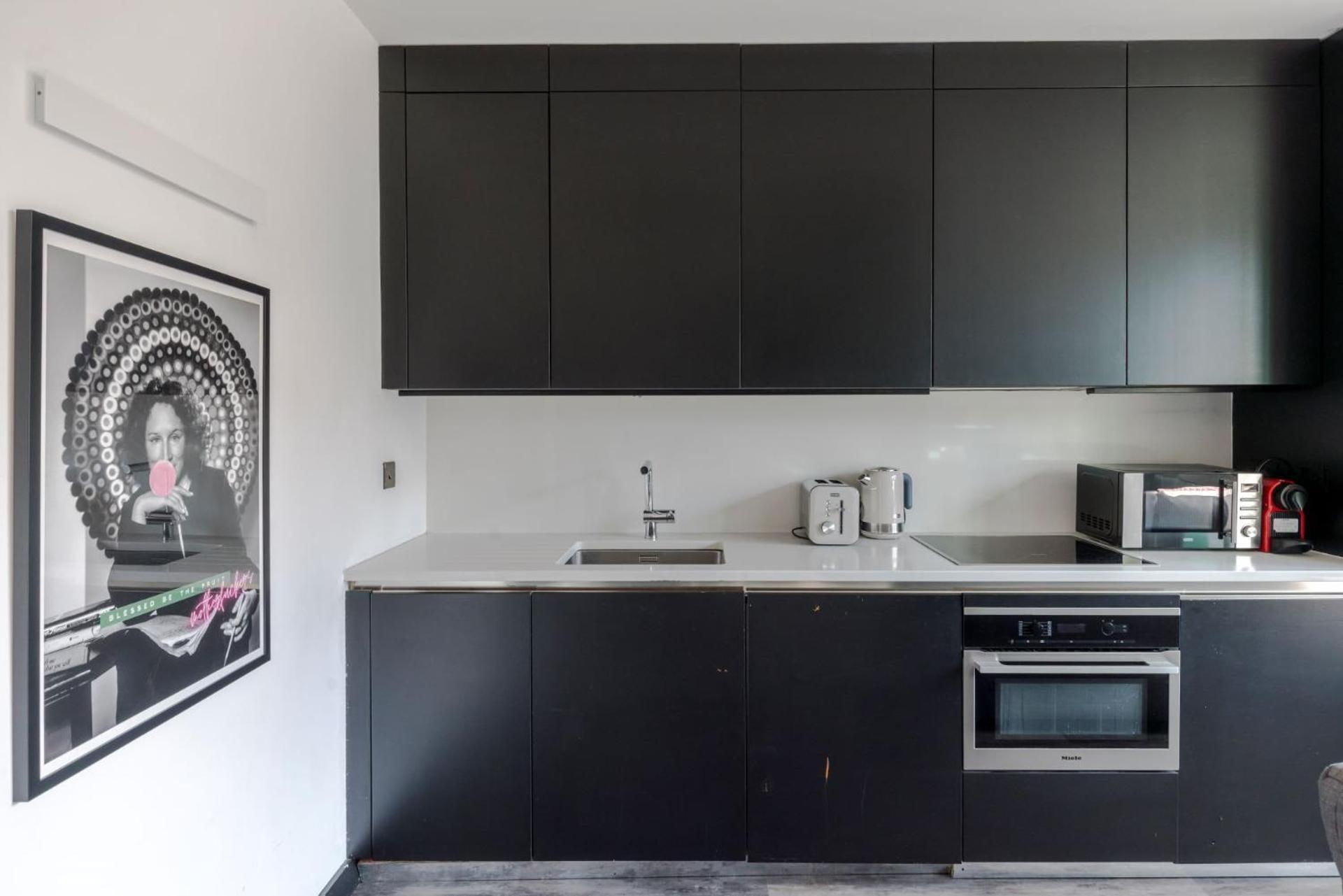 The "Slaycation" Crib - Soho - By Frankie Says Apartment Лондон Екстериор снимка