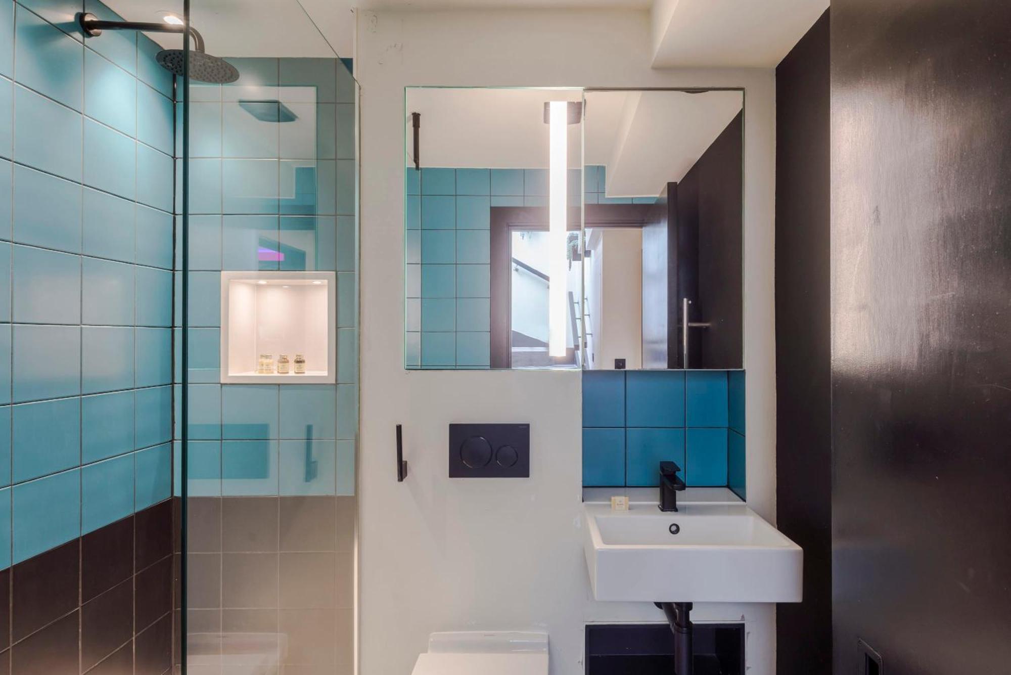 The "Slaycation" Crib - Soho - By Frankie Says Apartment Лондон Екстериор снимка